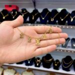 دستبند آویز دار LV